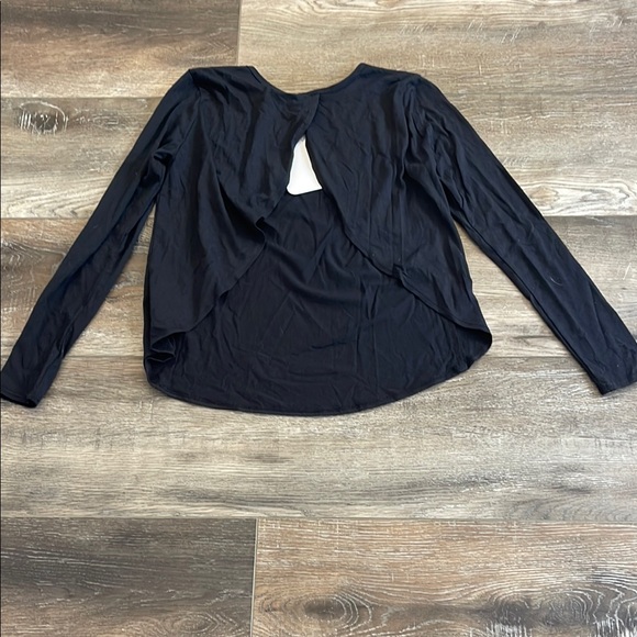 Fabletics Black Long Sleeve Puff Tee - Picture 2 of 2